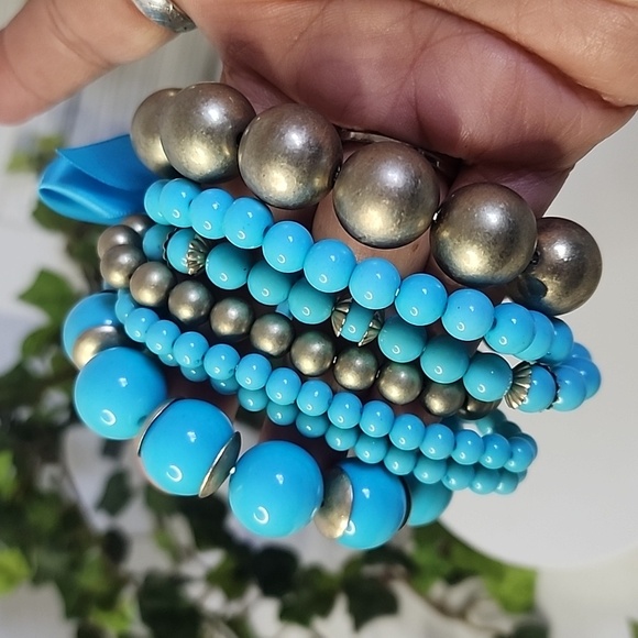 Set of 7 Acrylic Aqua Blue and Brushed Gold Stretch Bracelets - Picture 3 of 5